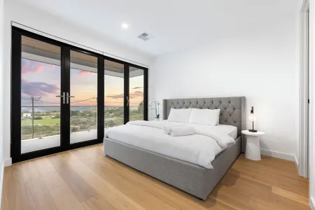 1 min walk to beach - 8 min drive to McLaren Vale -Luxury Beach House Отели в г. Моана
