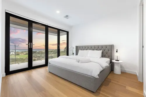 1 min walk to beach - 8 min drive to McLaren Vale -Luxury Beach House فنادق في Moana