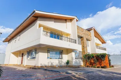 Tranquil 4Bedroom villa with private swimming pool in Naivasha  호텔