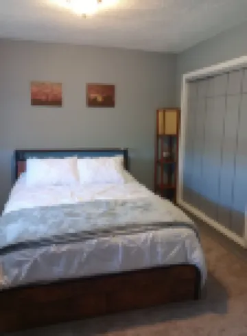 Cozy 1-bedroom on a quiet residential street Hotels in 