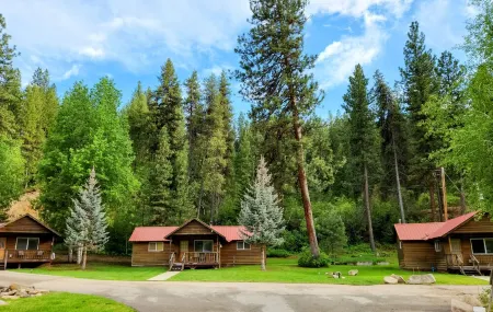Comfortable Riverside Retreat on 4 acres in secluded Lowman Idaho. Sleeps 45+.