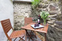 Perfectly located to enjoy breathtaking sea views of Porthleven beach  & harbour