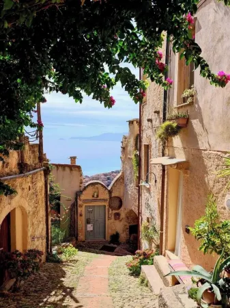 Cinque Terre breakfast home with optional access to Pool, Sauna and Jacuzzi Отели в г. Sarzana