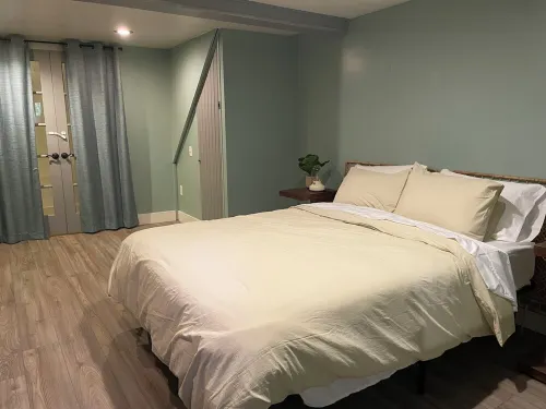 Serene Cabin in the Woods, Arcade Room, Walk to the Lake! Hotels in Treasure Lake