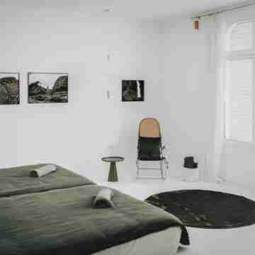 Lanzarote hideaway - luxury villa, private heated pool and gym Rooms