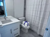 Modern & Cozy guest suite