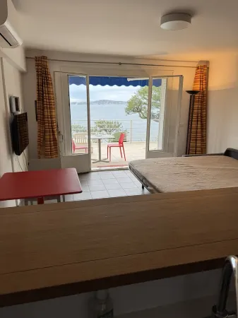 Studio terrace, beach access, sea view, near Monaco, greenery, quiet, 1900 villas