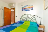 Laura's House x7 Отели в г. 