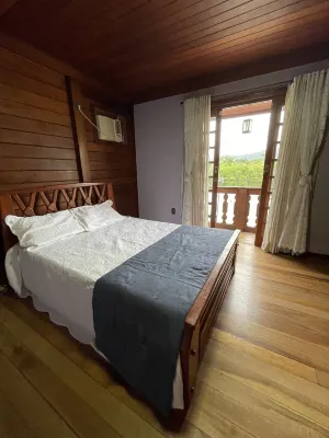 House in Angra dos Reis with 4 suites and sea view Praia Brava附近的飯店