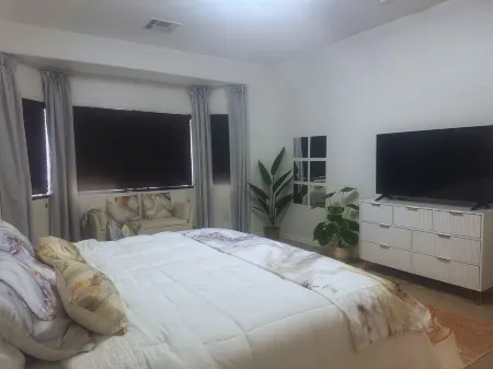 Luxurious Master Bedroom in pleasant Pahrump with AC, fitness room, WiFi