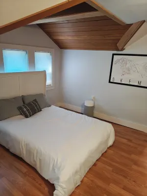 Cozy 3-bedroom house minutes to Okemo and downtown Ludlow Hotels in Mount Holly