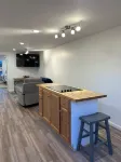 Riverside Retreat, a charming studio near Oakmont and Pittsburgh with WiFi, AC