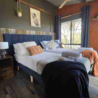 Sunstone - Awesome views in our modern and rustic off-grid eco 2 bed cabin! Rooms