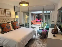 3BR secluded gem w/ pool, minutes to beaches/marinas, walk to town & restaurants