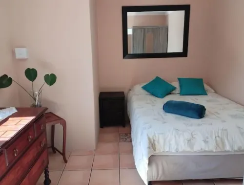 Comfortable 1 bed apartment close to the beach.