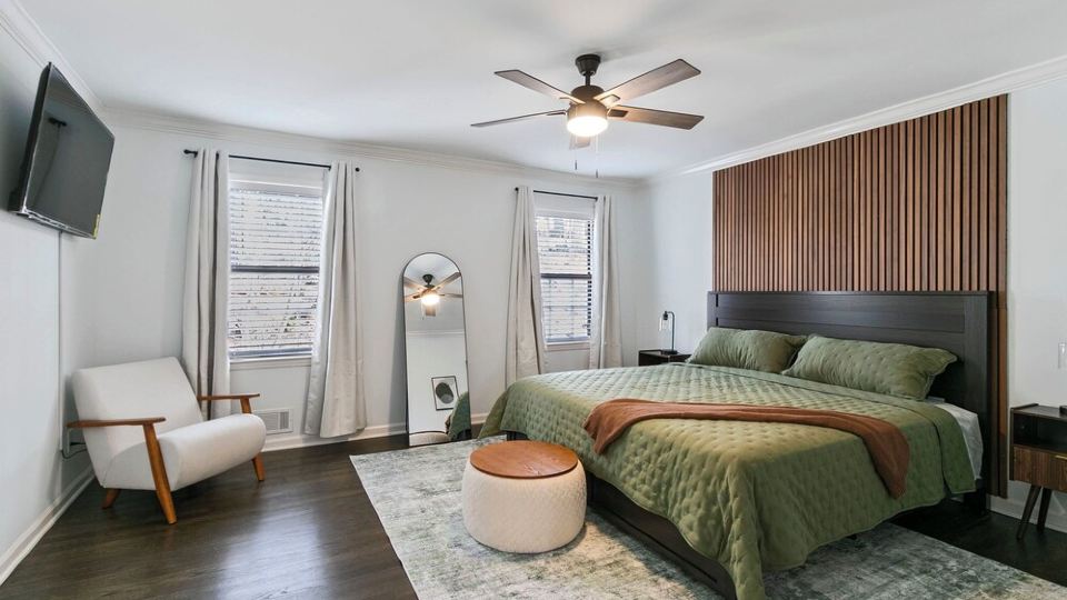 The Retro Minimalist Cozy 3BR Home in Upscale Sandy Springs near Northside Med
