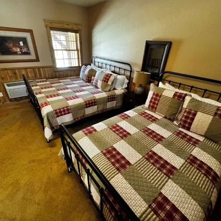 Cozy cabin 2 in at Almo Inn with AC, WiFi near City of Rocks/Castle Rocks Idaho