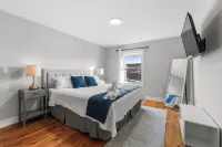 Luxurious Retreat! Near SI Stadium & PATH-Easy NYC Access-Walk to Shops & Dining Hotels in Harrison