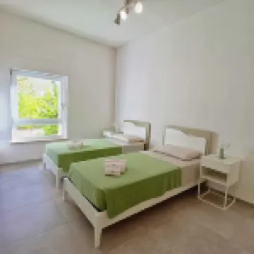 Apartment with garden and sea-view terrace from which to admire magical sunrises. 卡斯特羅酒店