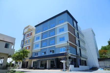 THE LOTUS PARK Отели рядом с достопримечательностью «Sri Mukeshwara Swamy Temple, Sri Kalahasti»