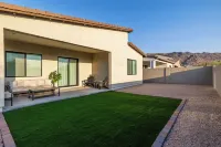 Brand New Modern 3BR Retreat – Pool, Jacuzzi, Gym & Stunning Views Hotels near Mystery Castle