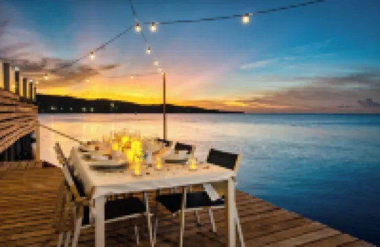 Spacious 5-bedroom villa w/ Private Beach Access 1 minute away in, St. Ann