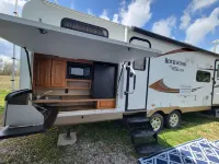 Kinkaid Kamper with AC in Oraville - 2 bedrooms for a cozy stay. house mattress