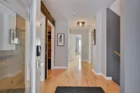 4-BR Cottage River View, Hot Tube & Games Các khách sạn ở Petite-Riviere-Saint-Francois