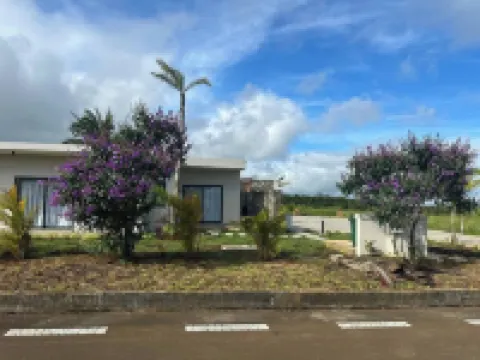 Charming studio in delightful Golf Estate of Avalon with WiFi, AC Hotel berhampiran Grand Bassin