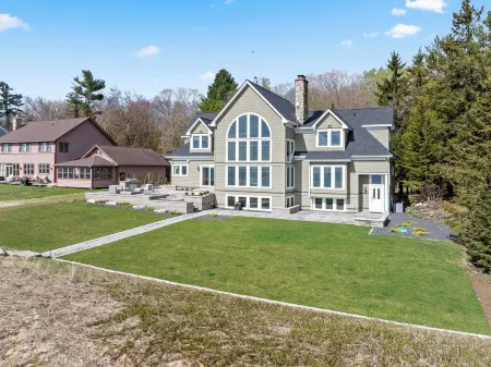 Stunning Luxury Home on the Sandy Beach Shores of Lake Michigan!! Отели в г. Севастопол