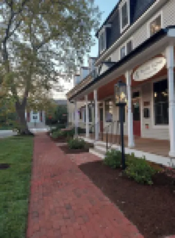 Historic 2 Bed/2 Bath Downtown Loft w/Park View & Spa Access 切斯特敦酒店