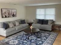 Cozy Modern 4Br Retreat on 1.5 Private Acres Near Yale & Trails Hotels in Hamden