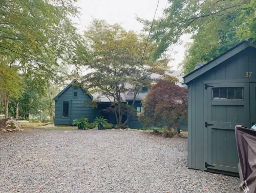 Beautiful Lakehouse Hotels in Putnam Valley