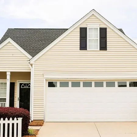 Cozy Hub~Comfortable Simpsonville Home ~Long-Term Stays Welcome ~Community Pool Отели в г. Молдин