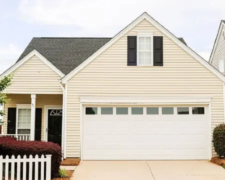The Cozy Hub-Near I‑ & Bridgeway Station • 3Br Home + Community Pool. Hotels in Mauldin