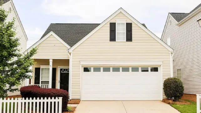 The Cozy Hub-Near I‑ & Bridgeway Station • 3Br Home + Community Pool. Hotels in Mauldin