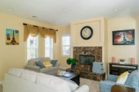 LUXURY HOME 3300 SQ FT, SPACIOUS WITH BEAUTIFUL PATIO