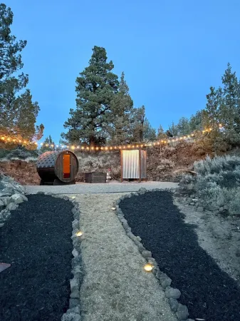 Tranquil Wellness Oasis-Barrel Sauna/Cold Plunge/RedLite/Juicer/Walking Paths