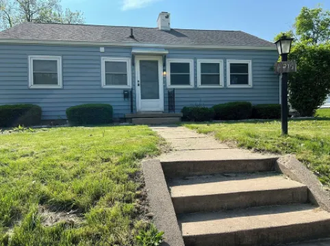 3-bedroom house in charming Cedar Falls with WiFi, AC. Enjoy your stay