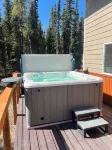 Spacious Luxury Home with Hot Tub and Aurora Views