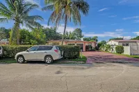 Charming 2-bedroom house in brilliant Miami with WiFi, AC that fits 8 people
