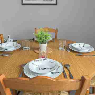 T2 Fitted kitchen, Private parking, sleeps 4 Dining/Meeting Rooms