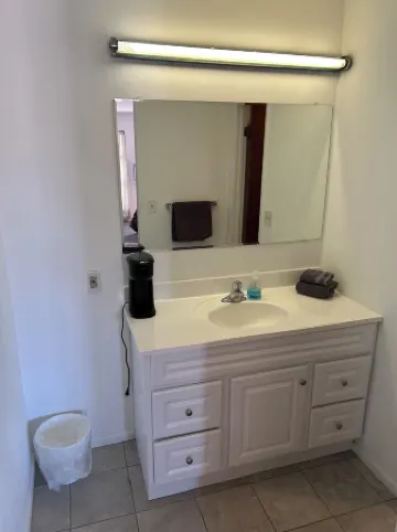 Two Queen bed remodeled studio with fast WiFi in Fillmore