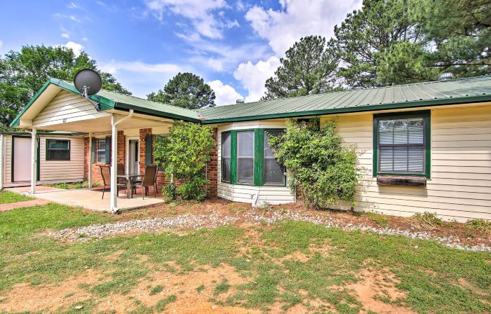 Quiet Clayton Home w/ Mountain Views 4 Mi to Lake!