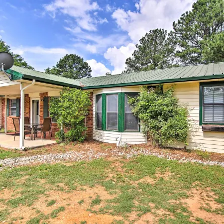 Quiet Clayton Home w/ Mountain Views 4 Mi to Lake!