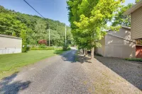 Quaint Elysburg Cottage Walk to Knoebels Resort!