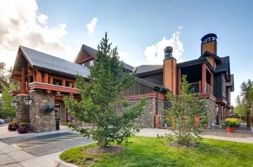 คอนโดสกี 2 ห้องนอนที่ Breckenridge Bluesky, สกีเข้า-สกีออก - อ่างจากุชชี่