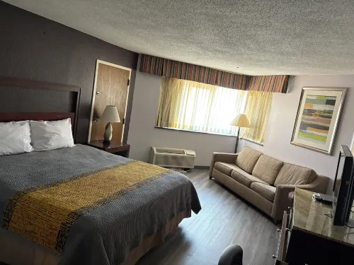 APM Inn & Suites Hotels in Halfway