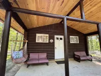 Adorable Log Cabin on Back Country Road with Peace, Quiet, All Amenities of Home