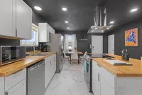 "Sleek and Modern UMED Retreat: Black and White Beauty" Hotels near Walmart Supercenter